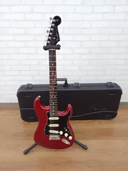 FENDER LIMITED AMERICAN PROFESSIONAL II STRATOCASTER CANDY APPLE RED USA 2023