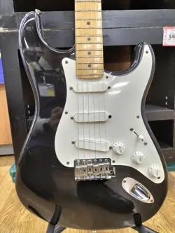 FENDER ERIC CLAPTON STRATOCASTER BLACK ELECTRIC GUITAR GOLD LACE SENSORS