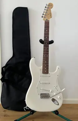 FENDER PLAYER STRATOCASTER POLAR WHITE, PéRFELLOW, 2021, USED, GREAT CONDITION