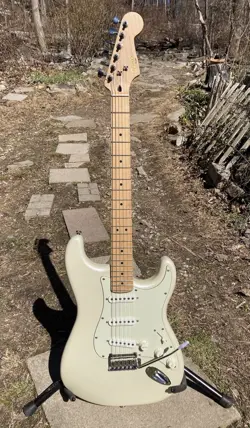 SQUIER (BY FENDER) DELUXE STRATOCASTER PEARL WHITE