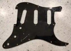 GUITAR PICKGUARD IN BLACK FITS FENDER S-S-S STRAT
