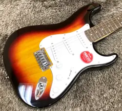 SQUIER BY FENDER AFFINITY SERIES STRATOCASTER, LAUREL FINGERBOARD, WHITE PICKGUA