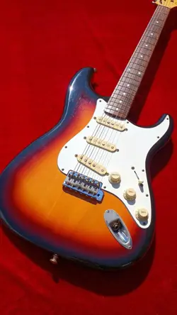 FENDER ST62 USED 1989 ALDER BODY MAPLE NECK ROSEWOOD FINGERBOARD W/SOFT CASE