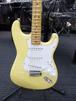 FENDER JAPAN ST72-86DSC USED BASSWOOD BODY MAPLE NECK/FINGERBOARD W/SOFT CASE