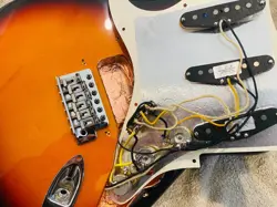 FENDER STRATOCASTER-