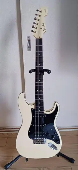 FENDER STRATOCASTER IVORY