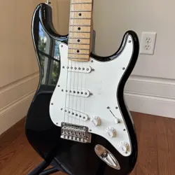 2020 FENDER PLAYER STRATOCASTER MAPLE FRETBOARD - BLACK