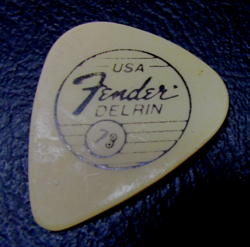 FENDER DELRIN
