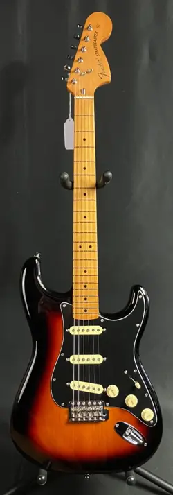 FENDER VINTERA II '70S STRATOCASTER ELECTRIC GUITAR 3-TONE SUNBURST W/ GIG BAG
