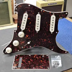 1999 FENDER USA DELUXE 90'S STRAT LOADED PICKGUARD VINTAGE NOISELESS PICKUPS