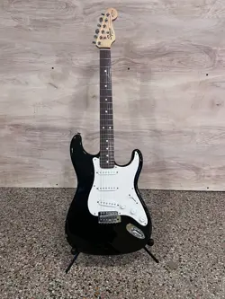 FENDER SQUIER STRATOCASTER BULLET SERIES ELECTRIC GUITAR BLACK