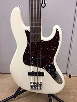 FENDER AMERICAN PROFESSIONAL II JAZZ BASS TYPE SAFE DELIVERY FROM JAPAN