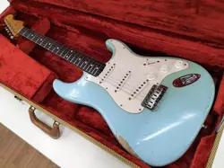 FENDER VINTAGE STRATCASTER ELECTRIC GUITAR SAFE DELIVERY FROM JAPAN