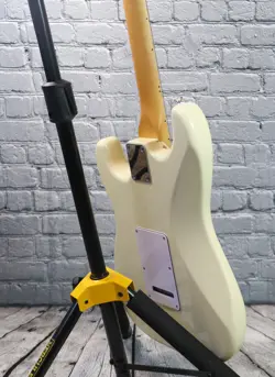 OLYMPIC WHITE W/MAPLE