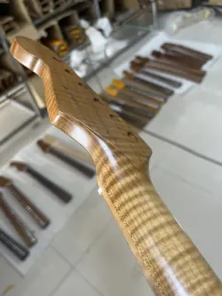 STAINLESS 22 FRETS  ROASTED FLAME MAPLE ELECTRIC GUITAR NECK FENDER STRAT HANDLE