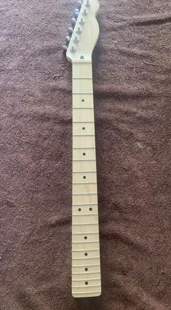 MIGHTY MITE FENDER LICENSED TELECASTER TELE NECK MAPLE MM2905V & FENDER F TUNERS