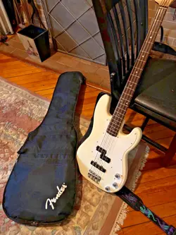 FENDER SQUIRE P-BASS - SPECIAL-AFFINITY- VINTAGE - WHITE  1994