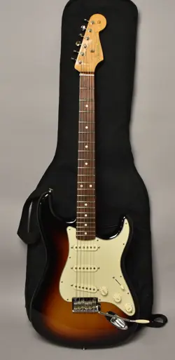 2011 FENDER CLASSIC PLAYER 60S STRATOCASTER SUNBURST W/GIG BAG