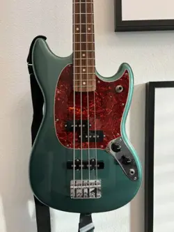 FENDER LIMITED EDITION MUSTANG BASS GUITAR