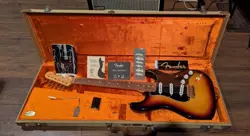 ELECTRIC GUITAR FENDER USA STEVIE RAY VAUGHAN STRATOCASTER WITH HARD CASE