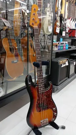 FENDER AMERICAN VINTAGE '62 PRECISION BASS GUITAR - CLASSIC MODEL - USED