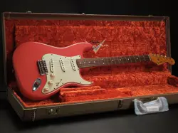 FENDER CUSTOM SHOP LIMITED '62/'63 STRATOCASTER JOURNEYMAN RELIC AGED FIESTA RED