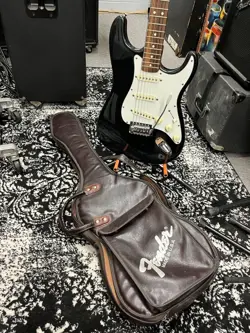 FENDER STRATOCASTER COMES