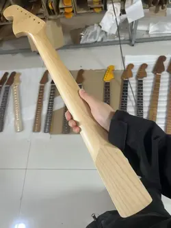 LARGE HEADSTOCK 22FRETS