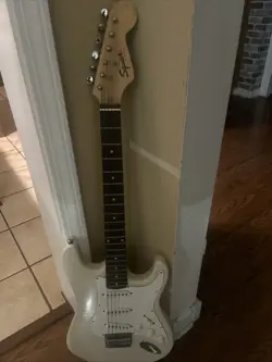 SQUIRE BY FENDER STRATOCASTER BULLET SERIES GUITAR