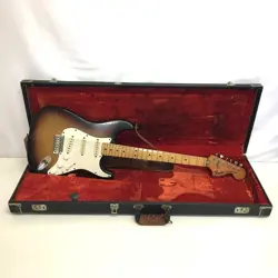 ELECTRIC GUITAR FENDER STRATOCASTER SUNBURST 1976 MADE IN USA S/N 678104 & CASE