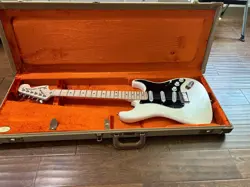 2008 FENDER USA BILLY CORGAN STRATOCASTER WHITE - MAPLE FRETBOARD - GREAT SHAPE!