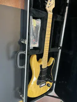 FENDER STRATOCASTER LITE ASH KOREA ELECTRIC GUITAR W/ HARD CASE