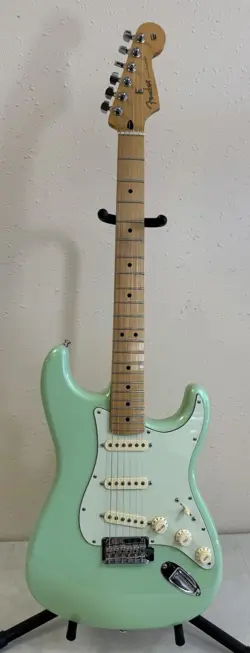 FENDER LIMITED EDITION PLAYER STRATOCASTER - SEA FOAM PEARL