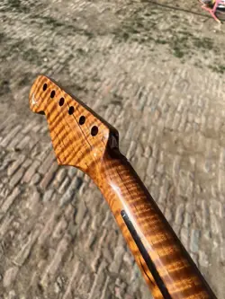FENDER STRAT PART ELECTRIC GUITAR NECK 22FRETS ST ROASTED FLAME MAPLE HANDLE