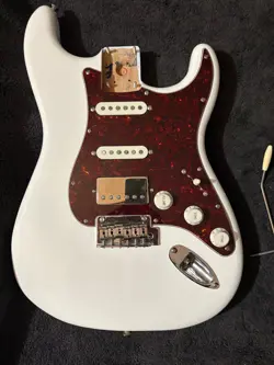 PICKGUARD MIM BODY