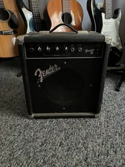 FENDER FRONTMAN 15B BASS COMBO AMPLIFIER