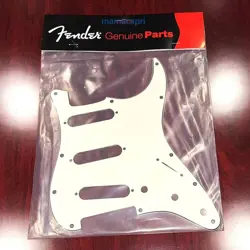 FENDER GENUINE 11-HOLE MODERN-STYLE STRATOCASTER S/S/S PICKGUARD PARCHMENT 3PLY