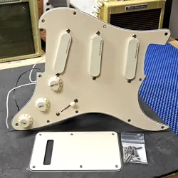 1989 FENDER STRAT PLUS LOADED PICKGUARD GOLD LACE SENSOR PICKUPS USA 80'S GUITAR