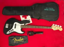 PRE-OWNED FENDER JAZZ