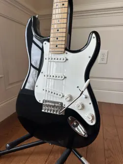 2021 FENDER PLAYER STRATOCASTER MAPLE FRETBOARD - BLACK