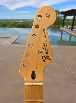 FENDER STANDARD STRATOCASTER MAPLE NECK MADE IN MEXICO MIM STRAT