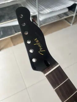 TELE BLACK NECK