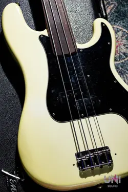 1978 FRETLESS ELECTRIC