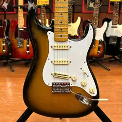 FENDER USA VINTAGE HOT ROD '57 STRATOCASTER MOD USED 2007 ALDER BODY W/HARD CASE