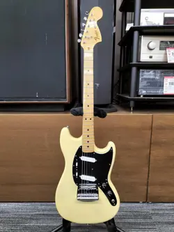 FENDER MUSTANG ELECTRIC GUITAR SAFE DELIVERY FROM JAPAN