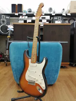 FENDER USA US VINTAGE57 ST ELECTRIC GUITAR SAFE DELIVERY FROM JAPAN