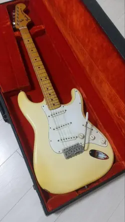 1975 FENDER STRATOCASTER VINTAGE #QYA667