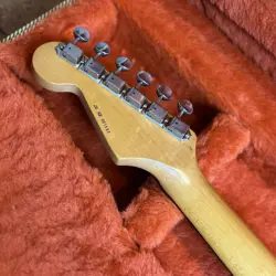 FENDER YNGWIE MALMSTEEN STRATOCASTER VINTAGE WHITE 1990 SAFE DELIVERY FROM JAPAN