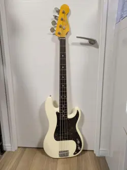 FENDER ELECTRIC BASS PRECISION BASS SAFE PACKING!
