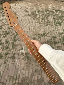 FENDER STRAT 22FRETS